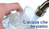 Acqua che sgorga dal rubinetto