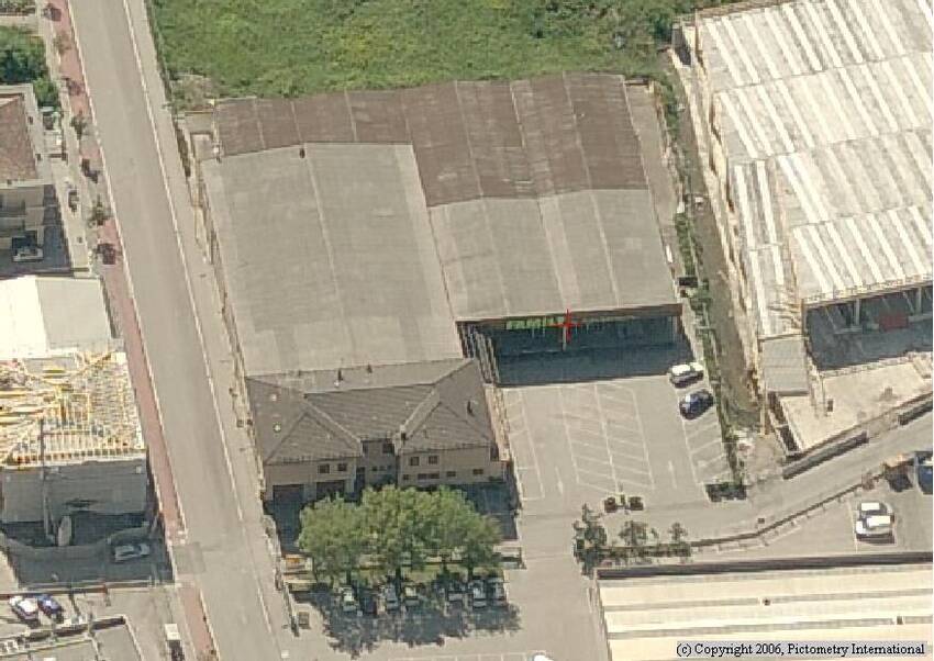 Foto aerea dell'ipermercato in località Solteri