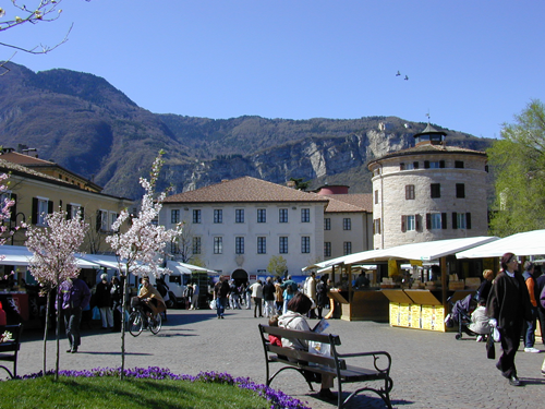 Fiera della Casolara in piazza Fiera  (foto Roberto Pisoni)