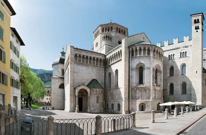 Duomo di Trento, Piazza d'Arogno - foto di Bortoletto Duomo di Trento, Piazza d'Arogno - foto di Bortoletto