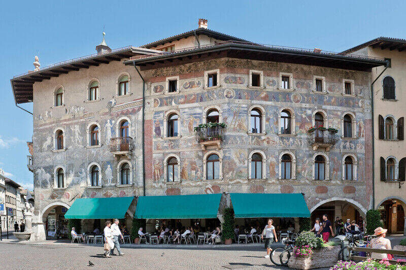 Immagine della facciata di Casa Cazuffi-Rella Immagine della facciata di Casa Cazuffi-Rella