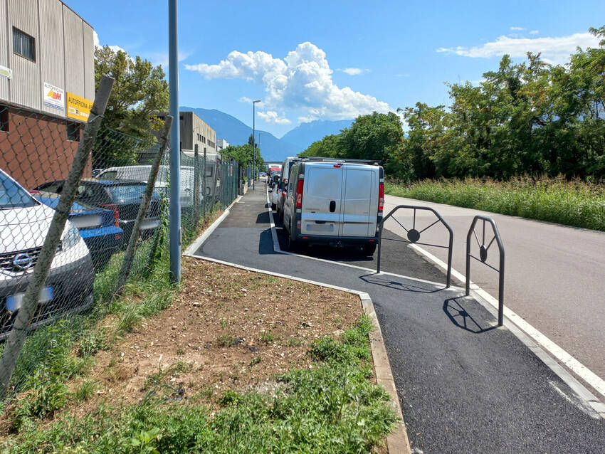 Marciapiede parte nord di via Aichner
