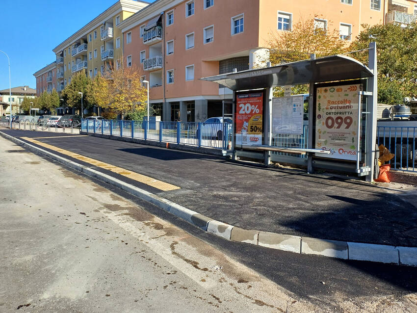 Fermata autobus vista da sud