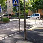 Attraversamento senza barriere in via Bronzetti