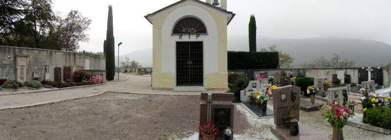 Panoramica del cimitero di Cadine Panoramica del cimitero di Cadine
