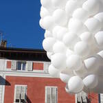 immagine Ballerina in volo su piazza