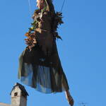 immagine Ballerina in volo su piazza