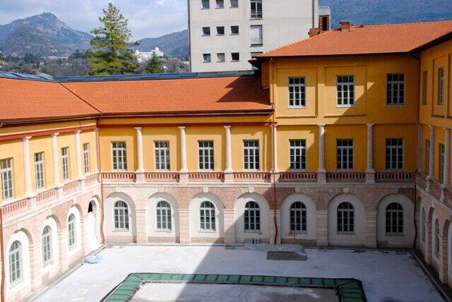 scuole Crispi 