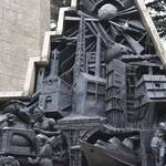 Dettagli del Monumento ad Alcide De Gasperi, foto di Luisella Decarli