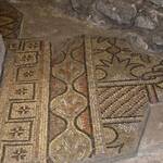 Resti di un mosaico della Basilica paleocristiana, foto di Luisella Decarli