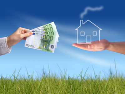 Immagine simbolica: banconote e casa Immagine simbolica: banconote e casa