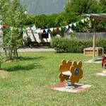 zona attrezzata con sabbiera e giochi a molla