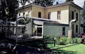 Esterno scuola infanzia Gianni Rodari Esterno scuola infanzia Gianni Rodari